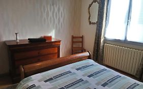 Chambre Au Calme Et Simple, Cuisine A Dispo